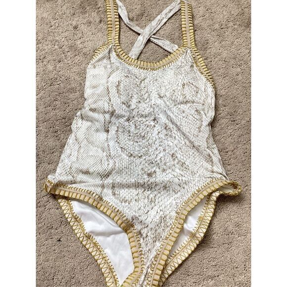New. PQ snakeskin one piece. Medium . Retails $168 - Picture 8 of 11